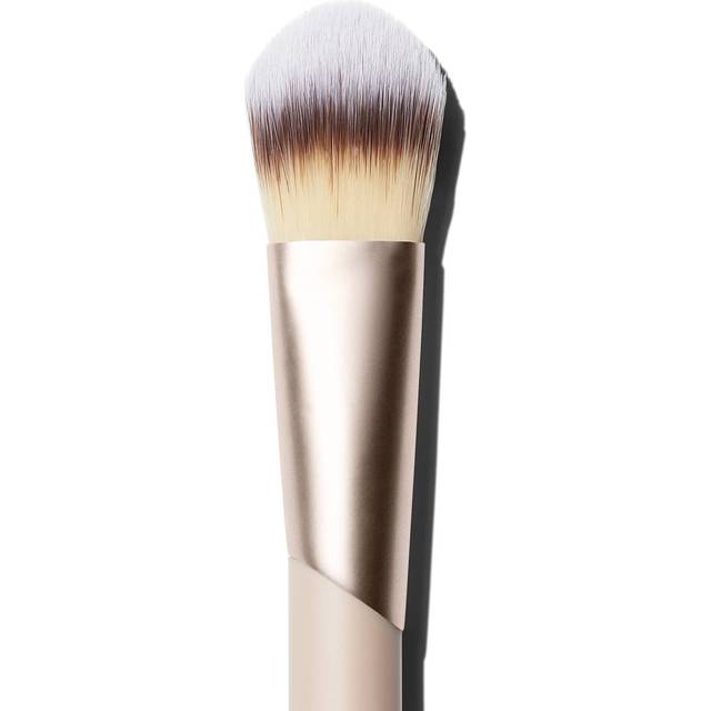107 Flat Foundation Brush