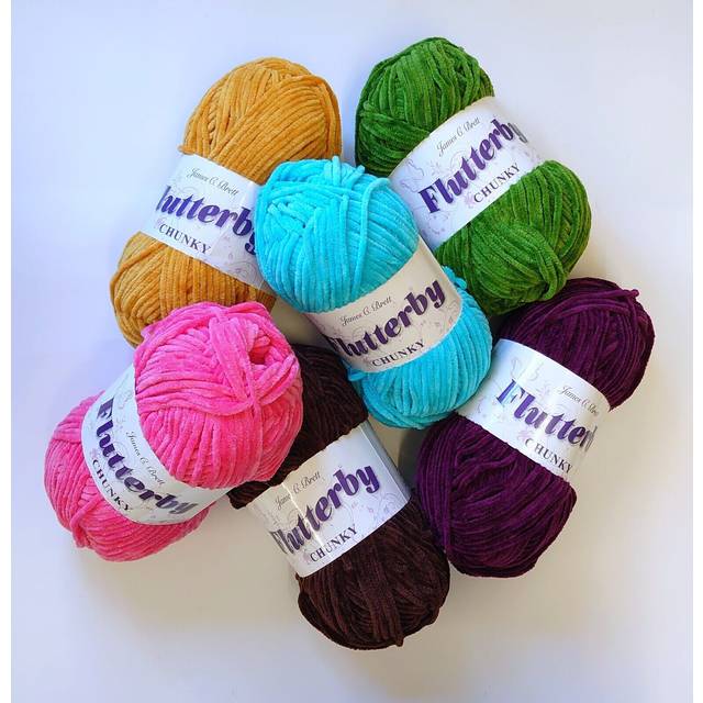 James C. Brett Flutterby Chunky - 49