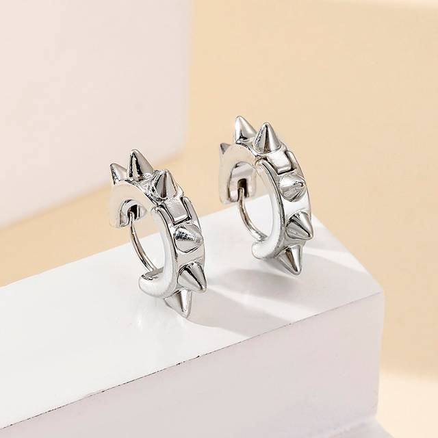 SHEIN 1pair Cool & Punk Style Spike Shaped Zinc Alloy Stud Earrings