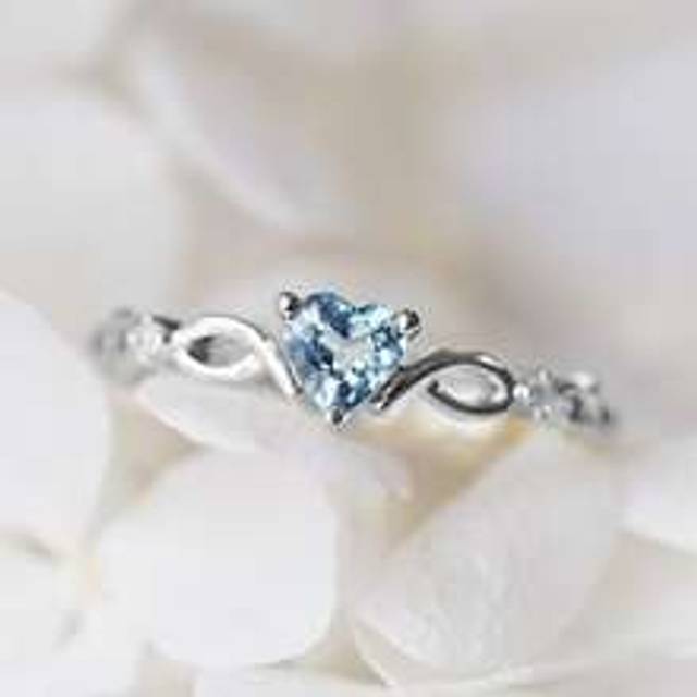 SHEIN Cubic Zirconia Heart Decor Ring Gorgeous Heart Shaped Rhinestone Embellished Ring Valentines,Mom,Mother,Mother&#39;s Day,Gift