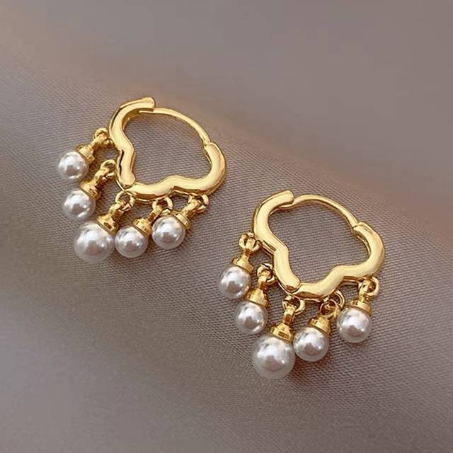 SHEIN 1pair High-End Cloud-Shaped Ear Studs With Tassel & Faux Pearl For Elegant Look