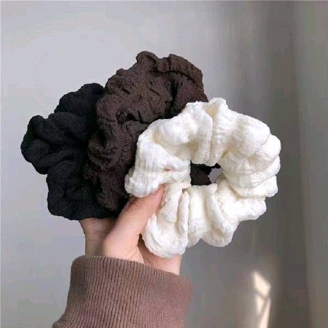 SHEIN 3pcs Solid Scrunchies For Daily Hair Styling, Suitable For Travel, Campus And Vacation GymHair Tiesscrunchy Hair Ties