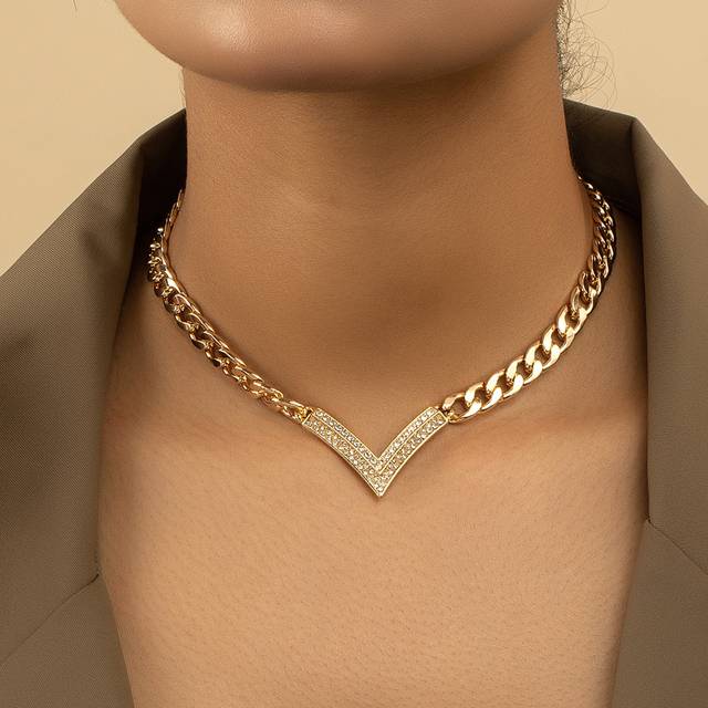 SHEIN 1pc Rhinestone Inlaid Letter Detail Chunky Chain Necklace