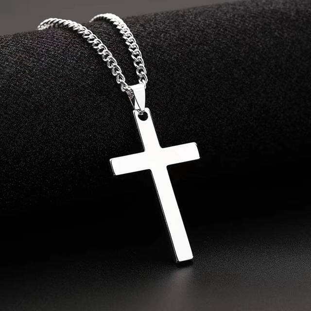 Fashionabla och populära män Cross Charm halsband i rostfritt stål för smycken gåva och för en elegant look - Silver (En-Storlek)