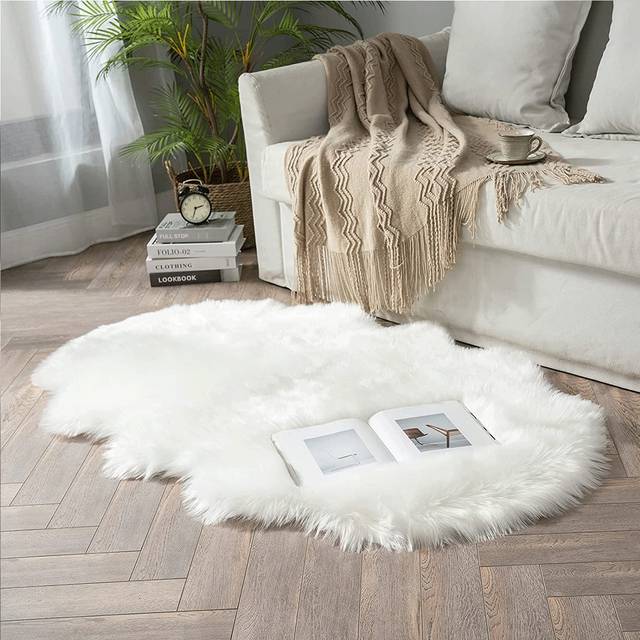 SHEIN 1pc Solid Fuzzy Rug, Modern Polyester Floor Carpet For Home ,Room Decor