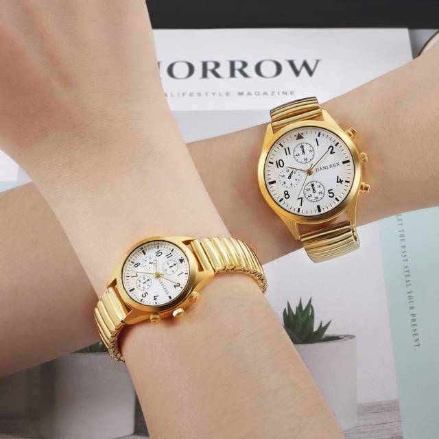 2 st Fashionabla par guldfärgade elastiska band kvarts armbandsur (En-Storlek)