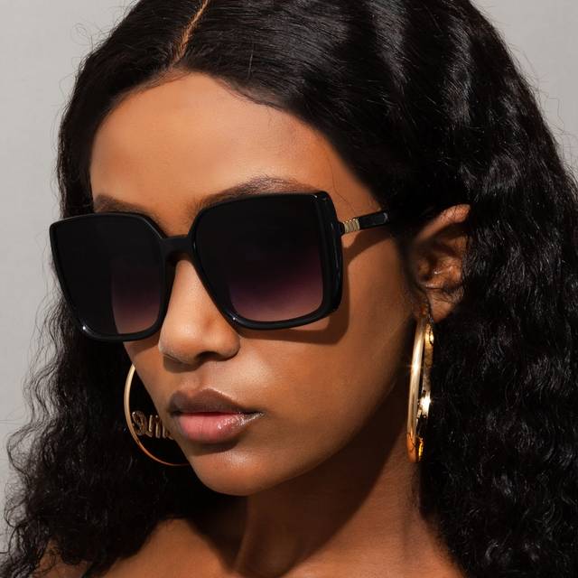SHEIN 1pc Women&#39;s Plastic Retro Large Frame Square Classic Simple Casual Chic European And American Elegant Ins Fashion Runway All-Match Fashion Glasses Sui