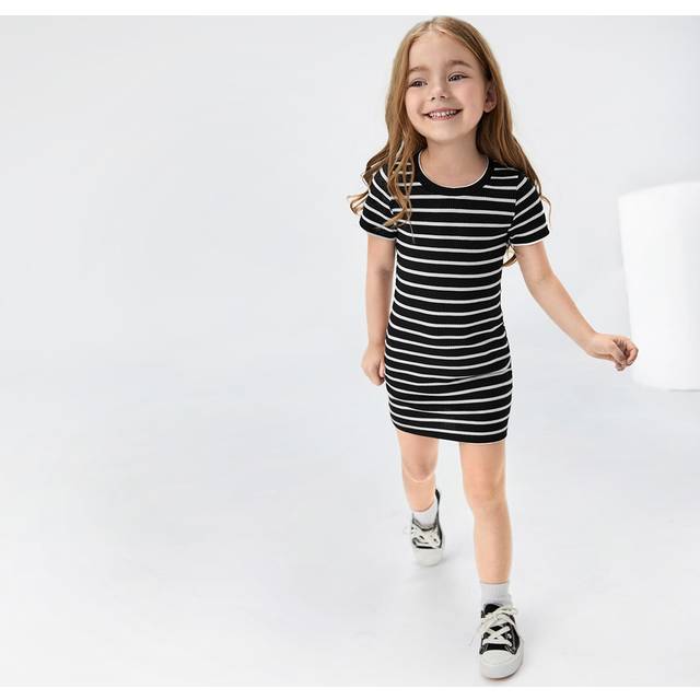 SHEIN Tween Girls Casual Fitted Black And White Striped Pattern Round Neck Dress, Suitable For Summer