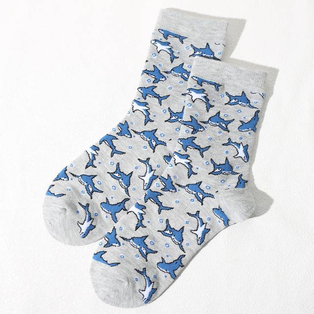 SHEIN 1 Pair Of Men&#39;s Cartoon Shark Fun INS Cute Unisex Couple Cartoon Sports Socks Skateboard Mid-Calf Socks