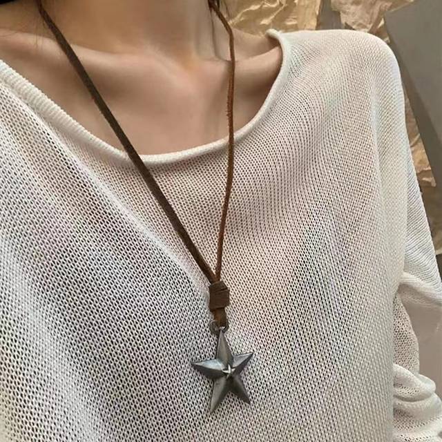 SHEIN 1pc Geometric Leather Cord Five-Pointed Star Necklace, Fashionable Retro Jewelry For Women Everyday Wear