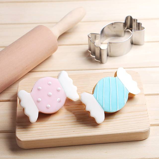 SHEIN 1pc Candy Shaped Biscuit Mold