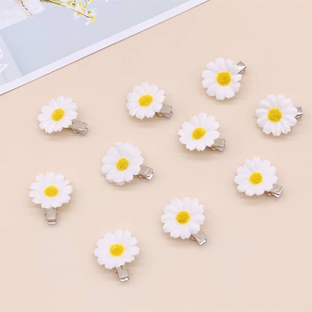 SHEIN 10pcs Women&#39;s Daisy Flower Hair Clips, Simple & Cute Hairpins For Updo, Wedding, Party, Gift For Girls, Graduation Season And Daily Wear Claw Clips Ha