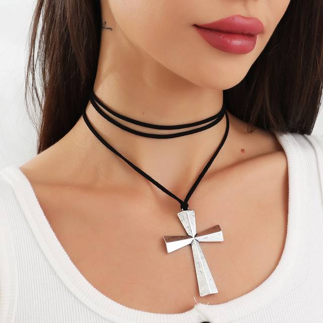 Cross Charm Layered Halsband - Antikt Silver (En-Storlek)