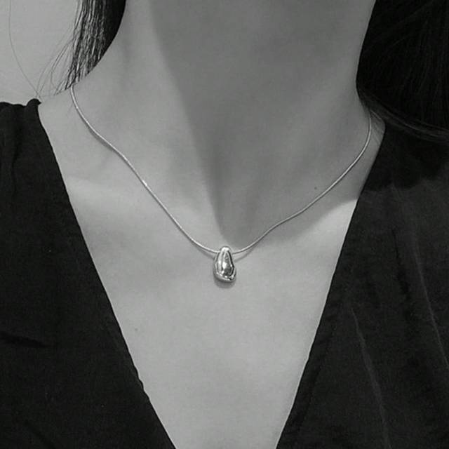 SHEIN 1pc Geometric Design Asymmetrical Water Drop Snake Bone Chain Necklace