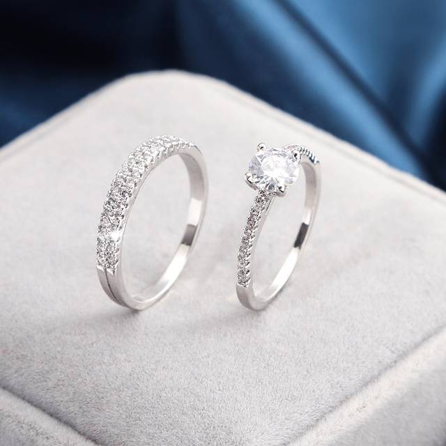 SHEIN 2pcs Couple Cubic Zirconia Decor Ring
