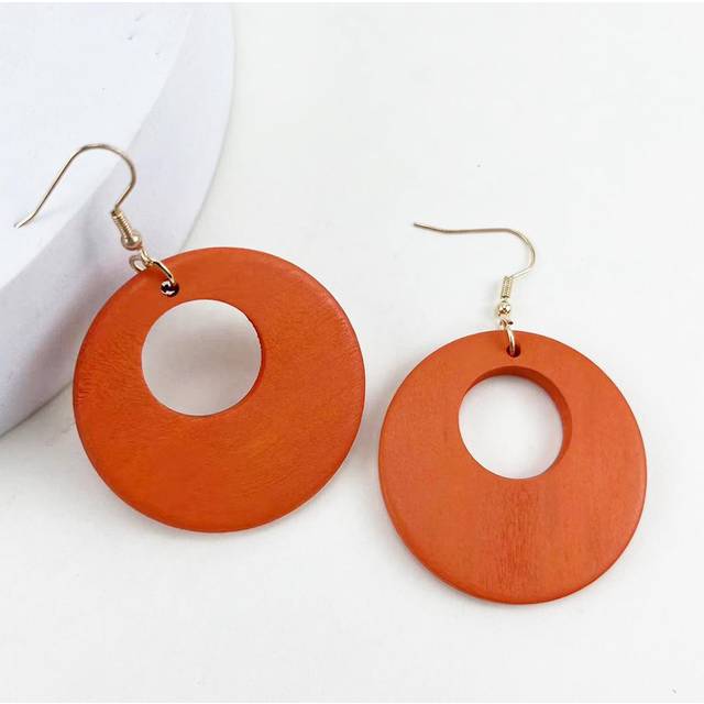 SHEIN 1pair Vintage Wooden Round Hollow Out Pendant Earrings