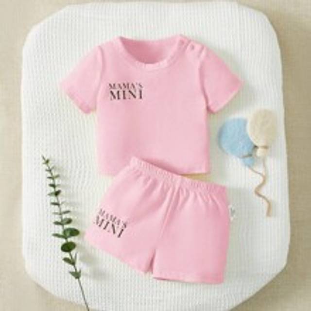 SHEIN Baby Girl 2pcs/Set Casual Shorts Outfits Letter Print Short Sleeve Round Neck Tee And Elastic Waist Shorts, Suitable For Summer