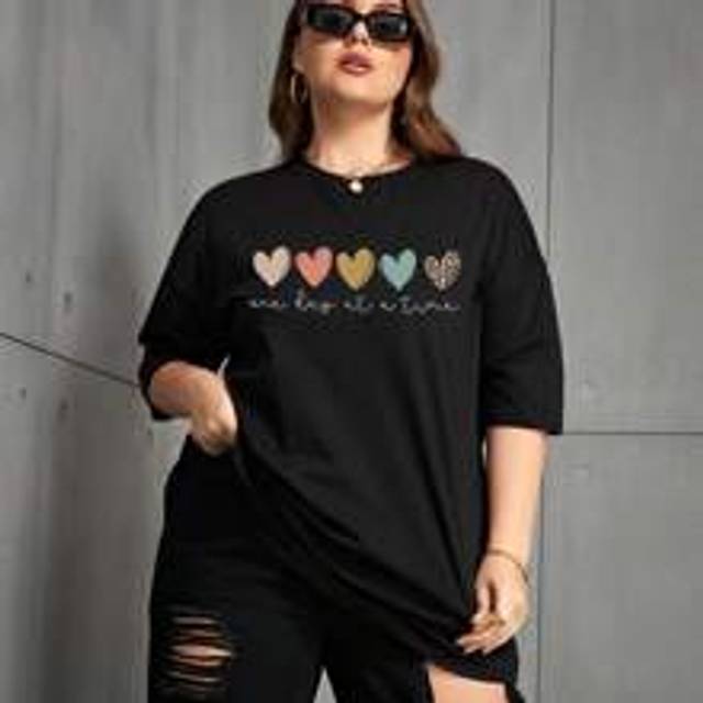 INAWLY Plus Heart & Slogan Graphic Drop Shoulder Tee, Women Summer Top, One Day At A Time
