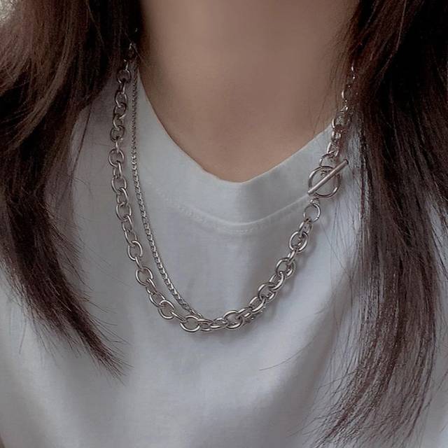 SHEIN Minimalist OT Buckle Chain Necklace