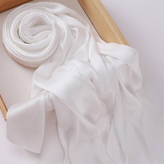 SHEIN 1pc Natural Crinkle Solid Color Satin Hijab Headscarf For Outdoor All Seasons