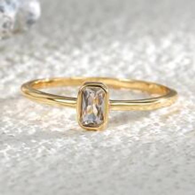 Charm-In Gold-Tone Glittering White Cubic Zirconia Women&#39;s Ring, Birthday Or Valentine&#39;s Day Gift Valentines