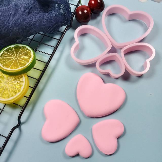 SHEIN 4pcs Heart Shaped Cookie Cutter
