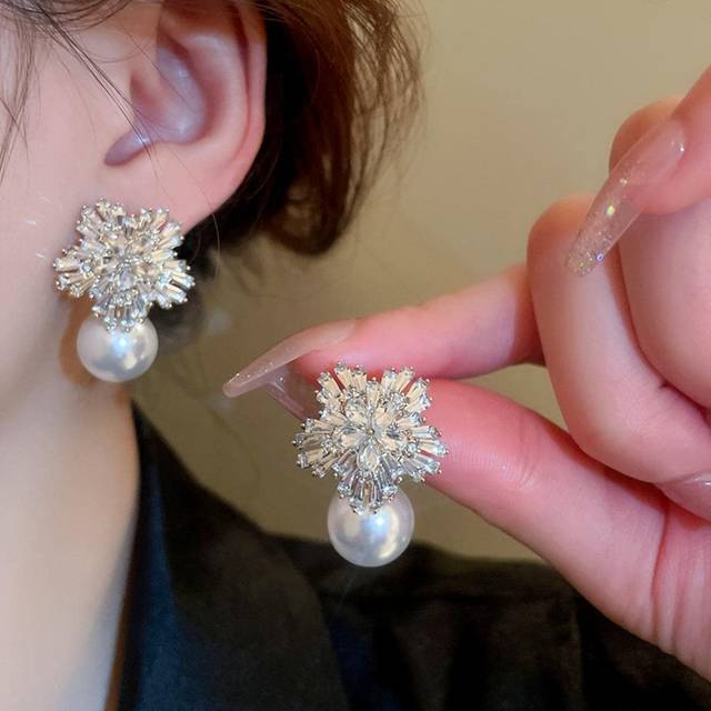 Andkiss Rhinestone & Faux Pearl Decor Stud Earrings