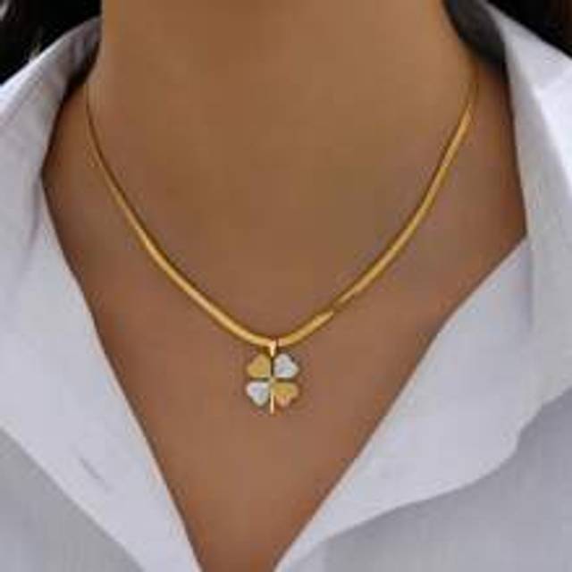 LIEBEIRIS 1pc Stainless Steel Snake Bone Chain With 4 Leaf Clover Pendant Necklace, Suitable For Women&#39;s Daily Outfit And Gift Valentines,Mom,Mother,Mother&#39;s Da
