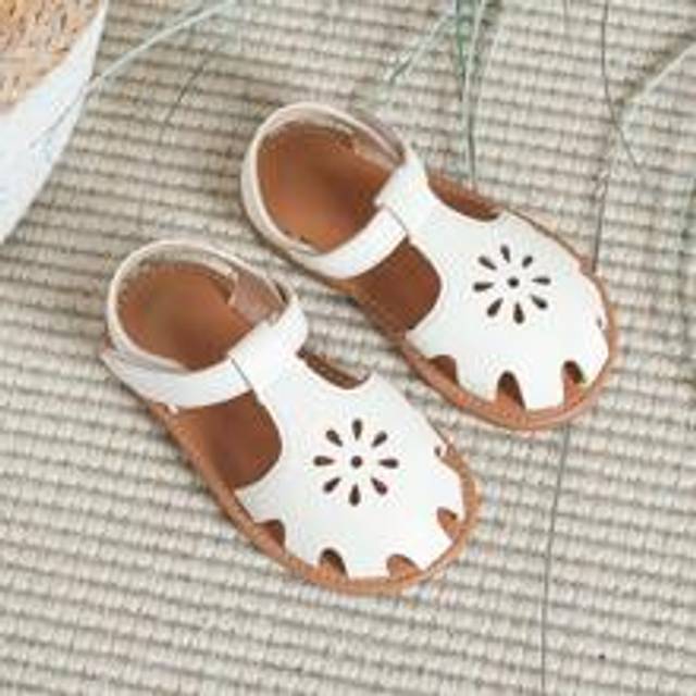 SHEIN New Arrival Girls&#39; Summer Casual Comfortable Soft-Sole Sandals With Hollow Out Pattern, Princess Style Beach Shoes, White