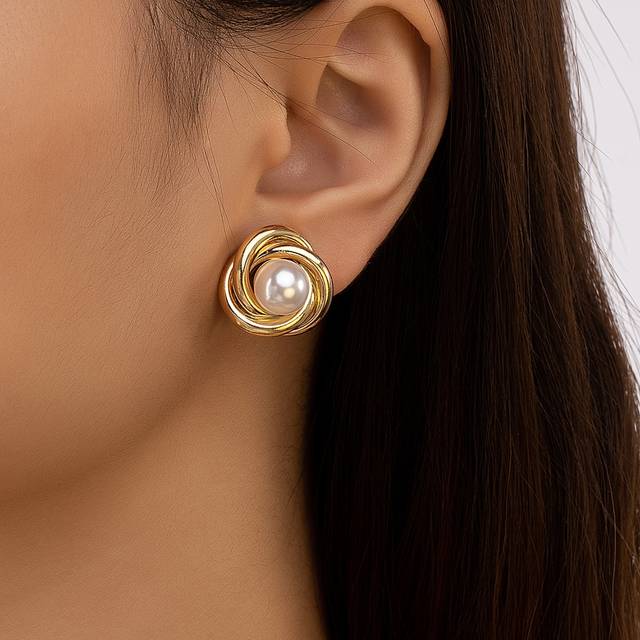 SHEIN 1 Pair Fashionable Retro Metal & Pearl Twist Clip-On Earrings, Gift For Date (No Piercing Required)