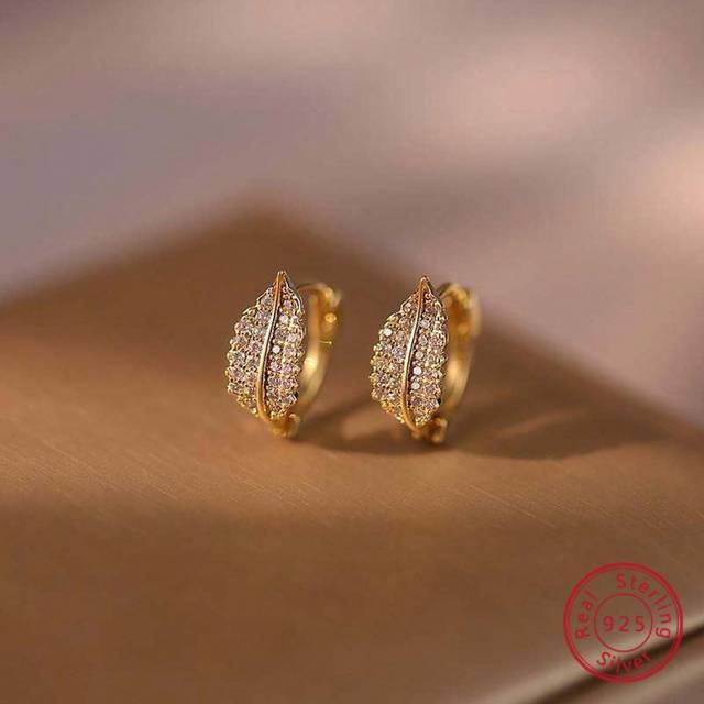 SHEIN 1pair S925 Pure Silver Gold-plated French Classic Design Leaf Shaped Stud Earrings For Women