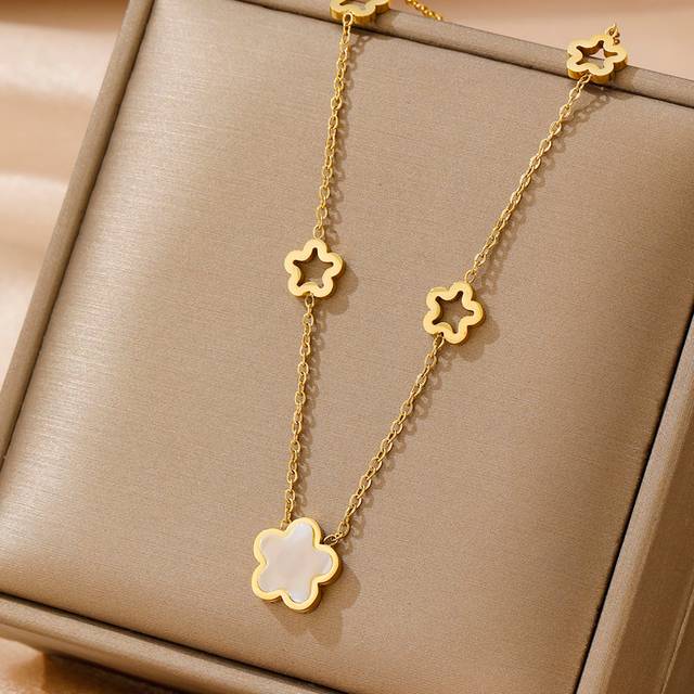 SHEIN 1pc En Fashionable Simple Chain Link Necklace With Five-petal Shell Pendant