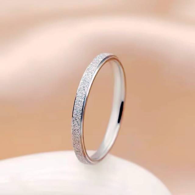 SHEIN 1pc Minimalist Matte Titanium Steel Ring, Delicate Simple Design, Couples Rings, Jewelry For Valentine&#39;s Day, Wedding, Fashionable Women Knuckle Ring,