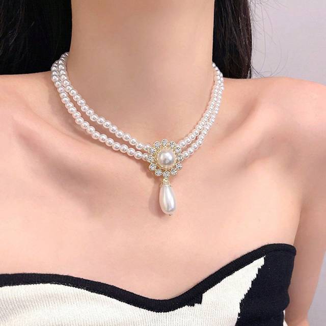 SHEIN 1pc French Elegant Vintage Style Faux Pearl Pendant Necklace With Unique Luxury & Minimalist Design