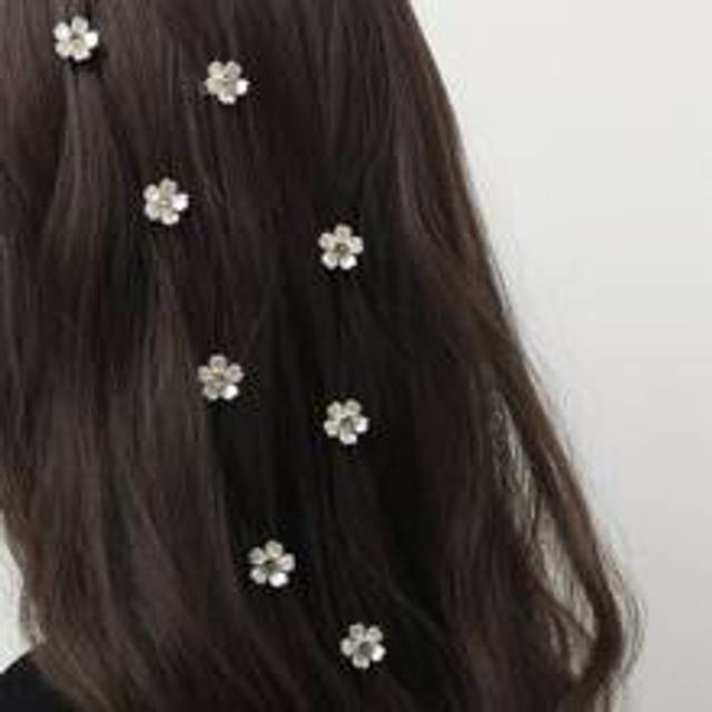 SHEIN 10pcs Rhinestone & Faux Pearl Flower Hair Clips, Summer Beach Braided Hair Accessories, Women Wedding Faux Pearl Flower Hair Pins Claw Clips Hair Claw