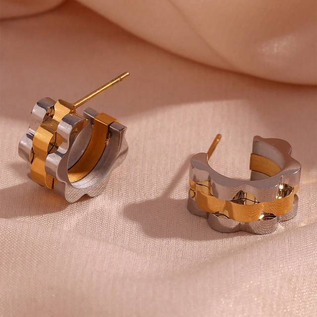MamacitaSlay 1pair Fashion Stainless Steel Flower Shaped Layered Two Tone Cuff Hoop Earrings For Women For Daily Decoration