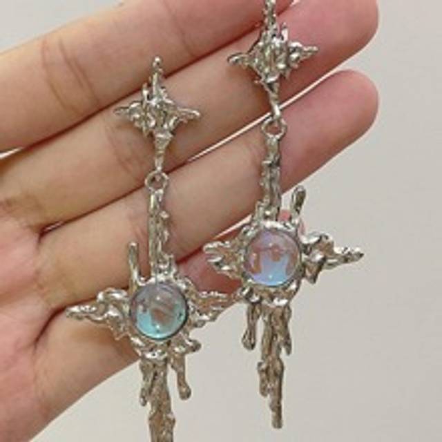 SHEIN 2pcs Sweet Cool Asymmetric Liquid Four Pointed Star Moonstone Ladies Earrings Banquet Wedding Gift