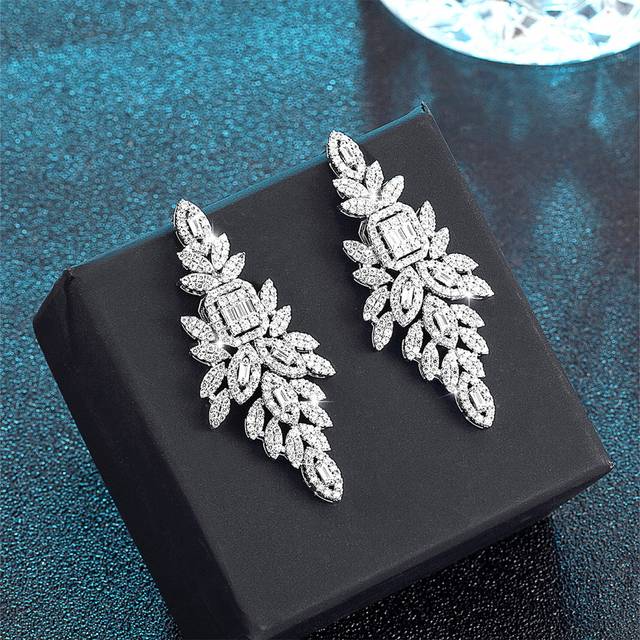 DV JEWELRY 1 Pair Luxury Zirconia White Gold Plated Pendant Earrings, Elegant Jewelry Gift For Women, Wedding, Party, Anniversary, Comes With Gift Box