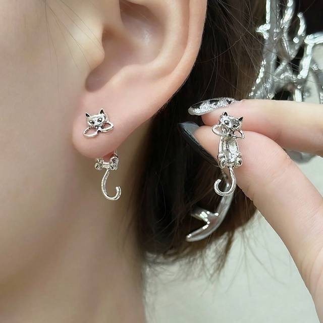 SHEIN 2pcs Retro Cute Bronze Whimsical Cat Ear Studs Earrings, Suitable For Women Daily, Vacation, Party Wear