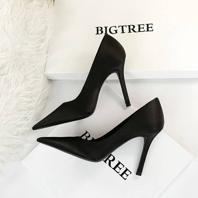 Satin Spetsig Tå Stiletto med klackar Pumps , Svart Elegant Enfärgad Höga Klackar Singel Skor För kvinnor (CN34,CN35,CN36,CN37,CN38,CN39,CN40,CN41,CN42,CN43)