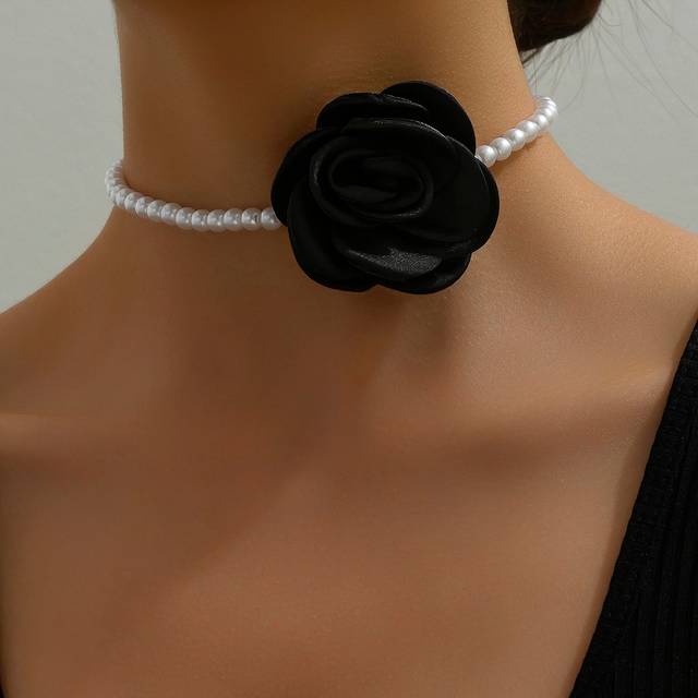 SHEIN 1pc Black & White Gothic Style Necklace With Faux Pearl Strand And Large Flower Pendant Valentines