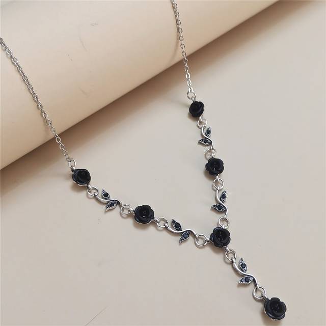 SHEIN 1pc Black Rose Flower & Leaf Shaped Black Gemstone Necklace, Suitable For Women&#39;s Daily Wear Valentines,Mom,Mother,Mother&#39;s Day,Gift