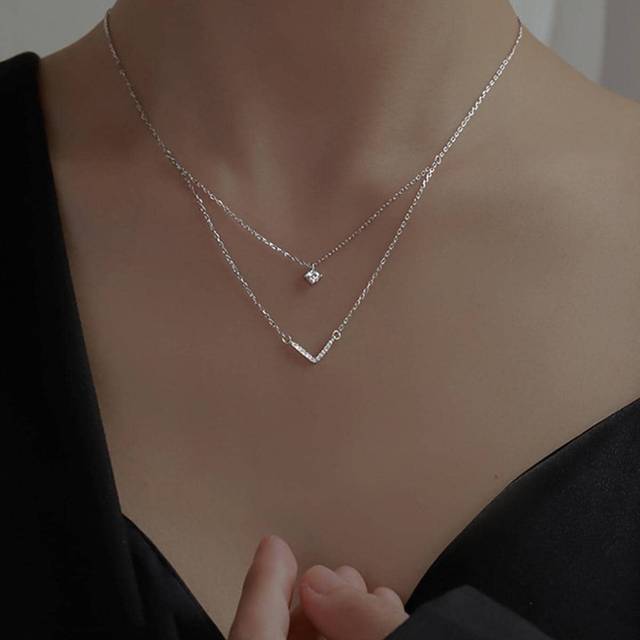 SHEIN 1pc Fashion Stainless Steel Cubic Zirconia V-Shaped Pendant Layered Necklace For Women For Daily Decoration