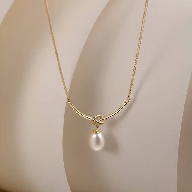 SHEIN 1pc Elegant And Delicate Faux Pearl Rope Ends With Moon Pendant Necklace, Clavicle Chain, Gift