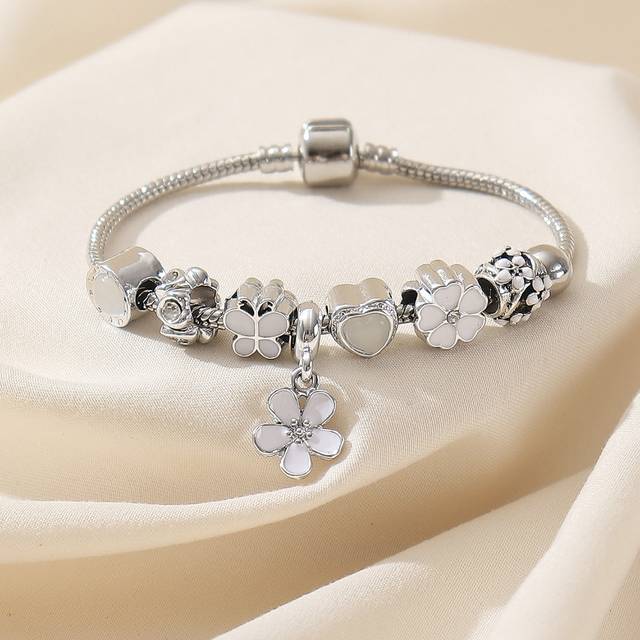 SHEIN 1pc Elegant And Stylish Copper Beaded Bracelet With Diamond Inlaid Heart Circle And Flower Bud Pendant And Butterfly Charm For Women, Luxury And Perso
