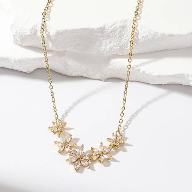 Hihho 1pc Flower Design Cz Stone Inlaid Delicate Women&#39;s Collarbone Chain For Gift, Date Valentines,Mom,Mother,Mother&#39;s Day,Gift