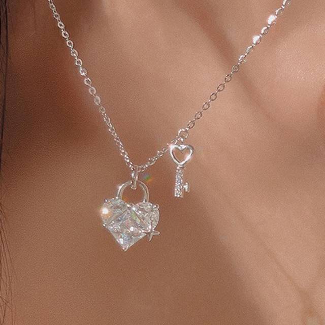 SHEIN 1pc Fashion Stainless Steel Cubic Zirconia Key Heart Pendant Necklace For Women For Decoration Gift Party Valentines