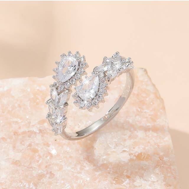SHEIN 1pc Dual Waterdrops Theme Cubic Zirconia Ring