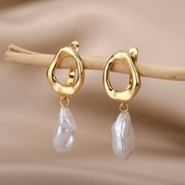 SHEIN 1pair Simple & Elegant Baroque & Asymmetrical Natural Freshwater Faux Pearl Pendant Earrings, Suitable For Women&#39;s Daily Wear