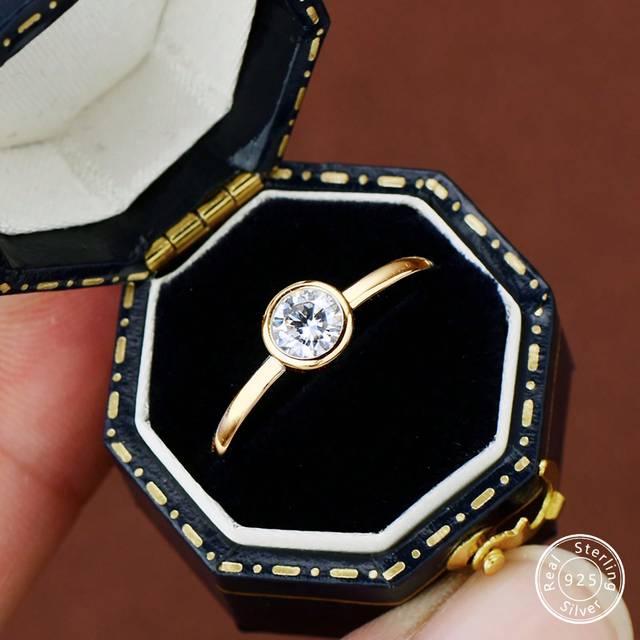 XUJIA 1PC 0.5ct Moissanite Rings For Women 100% 925 Sterling Silver 5.0mm Round Cut Solitaire Engagement Anniversary Wedding Ring Jewelry Gifts For Her With